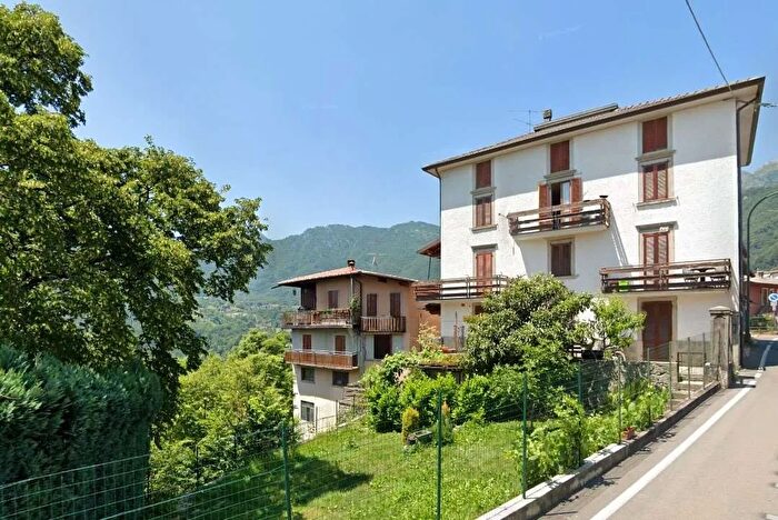 Casa con 16 locali in vendita in Rota DImagna