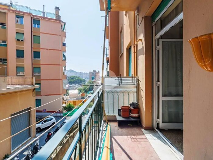 Appartamento quadrilocale in vendita in Via Monte Rosa, Genova