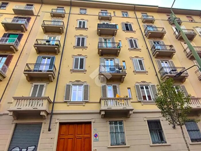 Appartamento trilocale in vendita in Corso Umbria, Torino