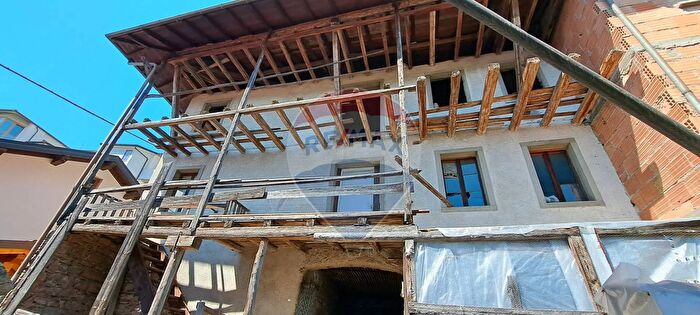 Casa con 12 locali in vendita in Via Rigoi Snc, Lamon