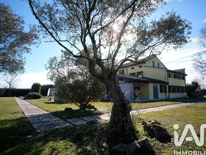 Casa con 7 locali in vendita in Via Don G Minzoni, Novi Di Modena