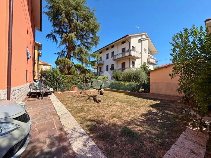 Casa con 5 locali in vendita in Via Farini, Pesaro