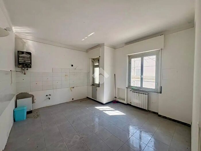 Appartamento trilocale in vendita in Via col di Lana, Genova