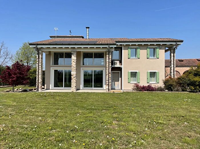 Casa quadrilocale in vendita in Via Gorzone Sinistro Superiore, Stanghella