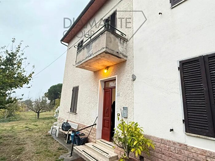 Casa con 5 locali in vendita in Castiglione Del Lago