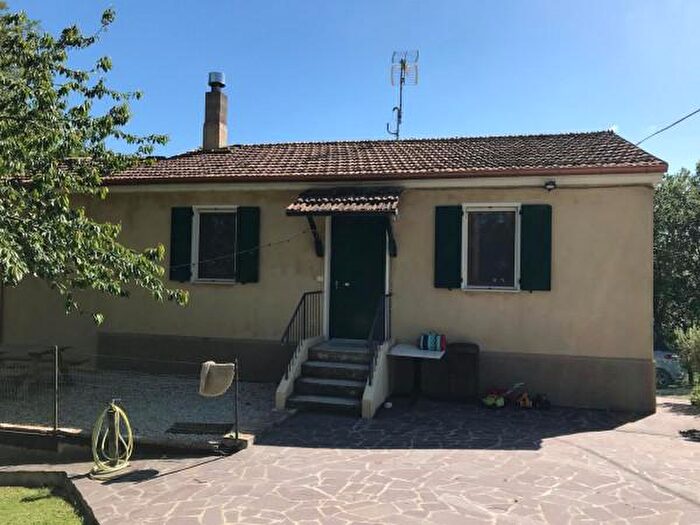 Casa con 5 locali in vendita in Fratte Rosa