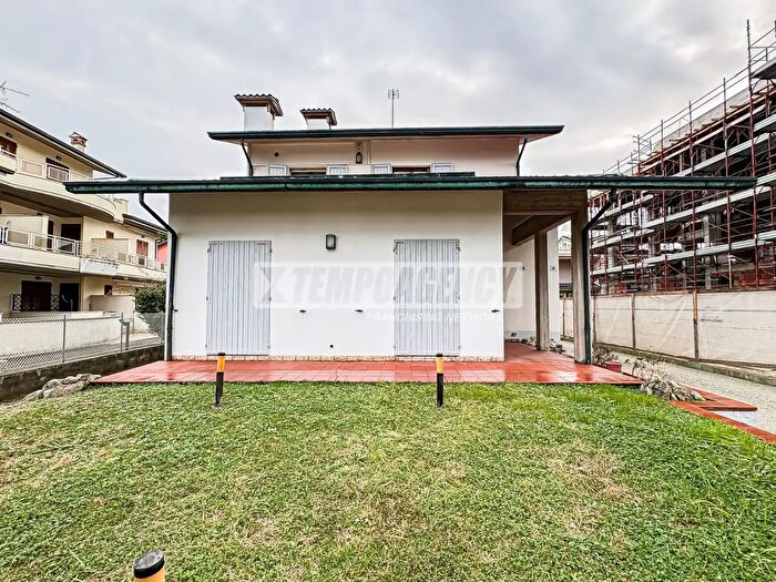 Appartamento con 5 locali in vendita in Via Pinarella, Cervia