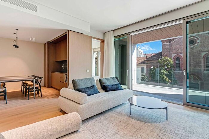Appartamento trilocale in affitto in Corso Giuseppe Garibaldi, Moscova, Milano