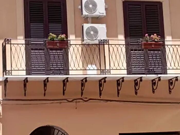Appartamento trilocale in vendita in Via Archimede, Palermo