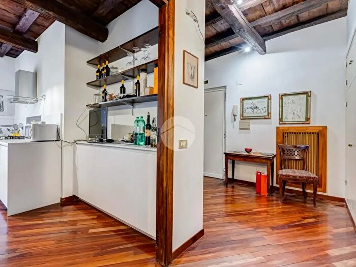 Appartamento con 5 locali in vendita in Vicolo dellAtleta, Roma