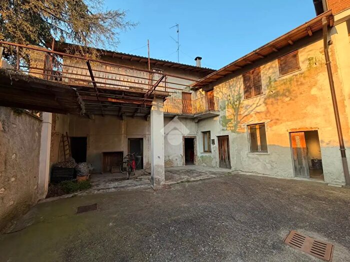 Casa con 5 locali in vendita in Via G Merini, Pontirolo Nuovo