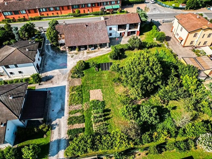 Casa quadrilocale in vendita in Via Don Mario Bozzuffi, Corte De' Frati