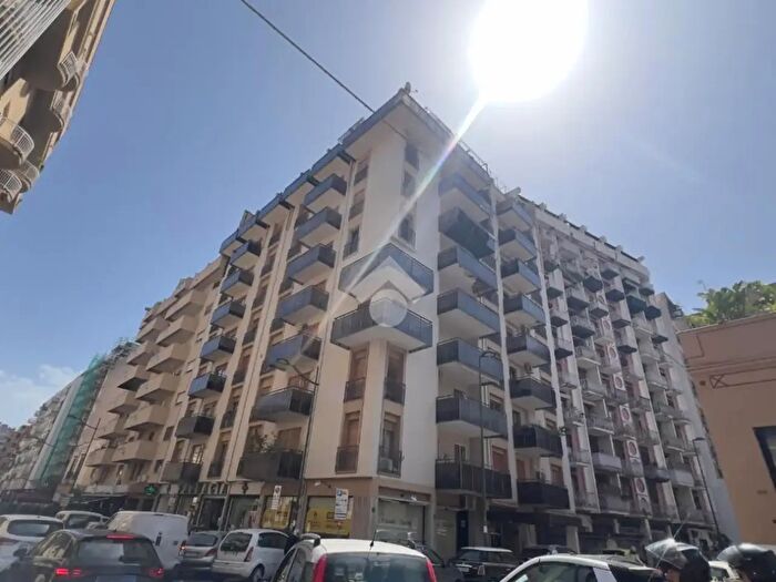 Appartamento trilocale in affitto in Via Villa Sperlinga, Palermo