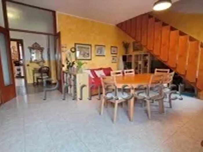 Appartamento con 8 locali in vendita in Via Pitagora, Verona