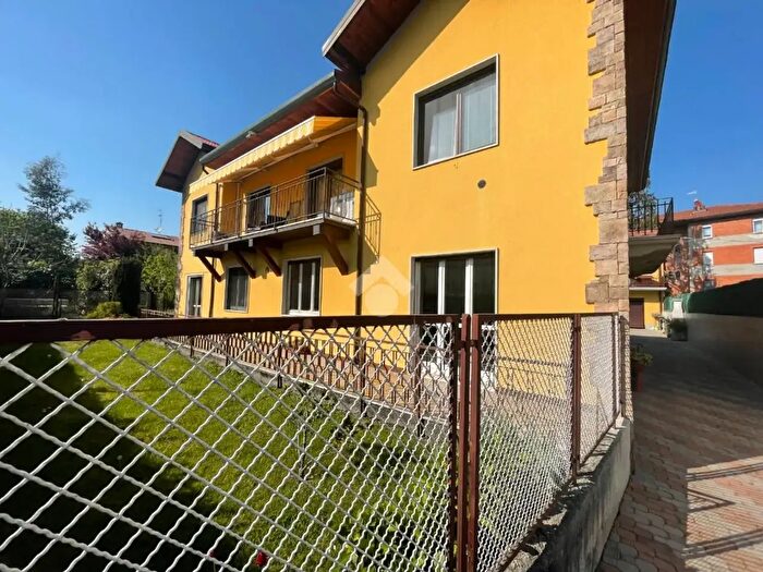 Appartamento trilocale in vendita in Via Adeodato Bossi, Bergamo