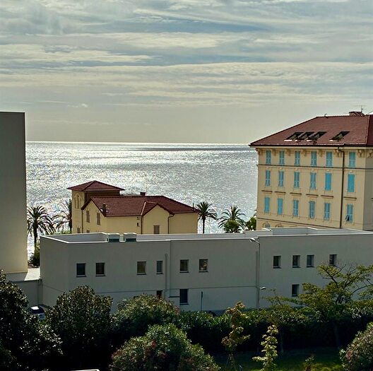 Appartamento quadrilocale in affitto in Via Laiolo, Spotorno