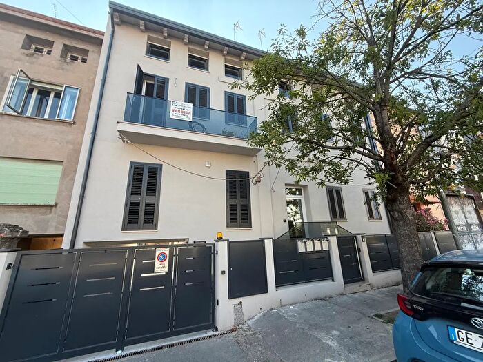 Appartamento con 6 locali in vendita in Via Generale Domenico Piva, Rovigo
