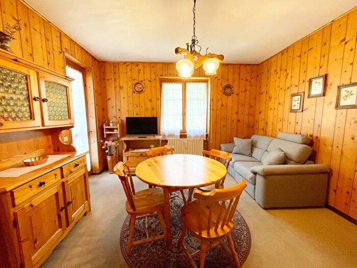 Appartamento trilocale in vendita in Via Lago Azzurro, Campodolcino