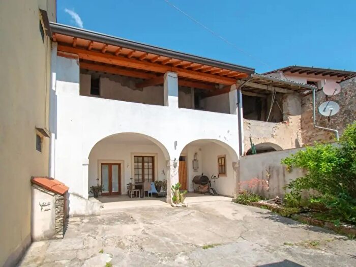 Casa quadrilocale in vendita in Via Leutelmonte, Manerba Del Garda