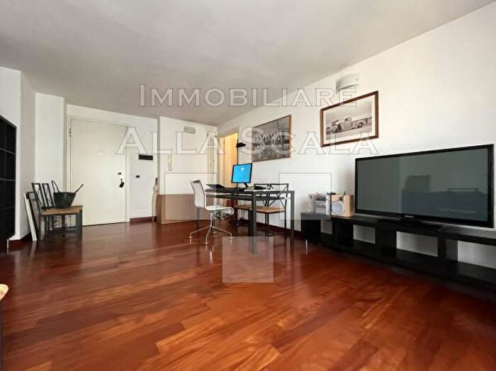 Appartamento trilocale in affitto in Via Crocefisso, Milano