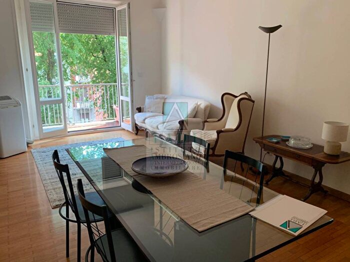 Appartamento trilocale in affitto in Viale Gian Galeazzo, Ticinese, Milano