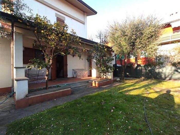 Casa trilocale in affitto in Forte Dei Marmi
