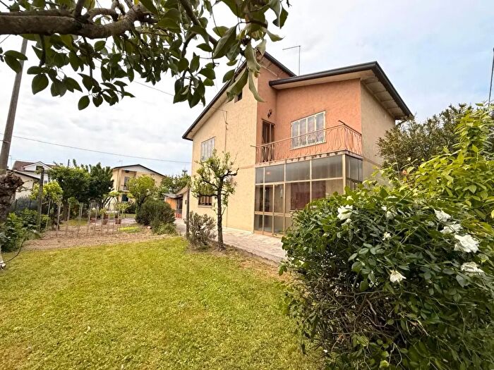 Casa con 5 locali in vendita in Martellago