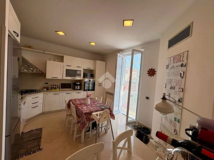 Appartamento quadrilocale in vendita in Via Bordone, Genova