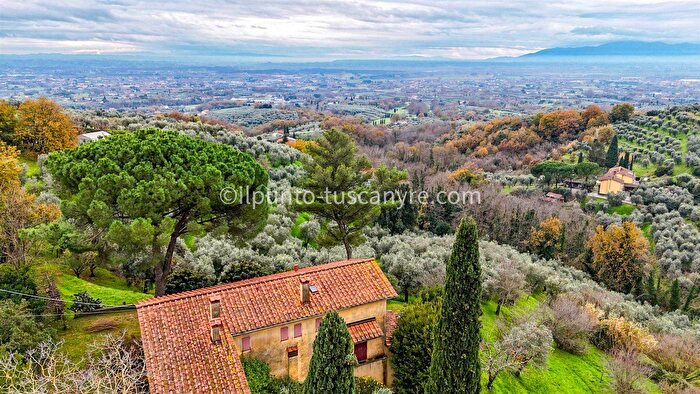 Casa con 10 locali in vendita in Via Stradella, Larciano