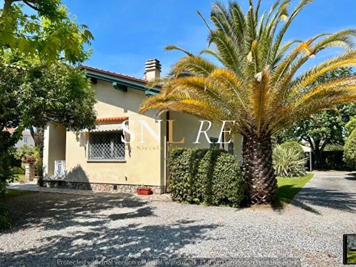Casa con 6 locali in affitto in Piazza Giuseppe Garibaldi, Forte Dei Marmi