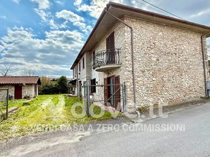 Casa con 6 locali in vendita in Via Turano, Contigliano