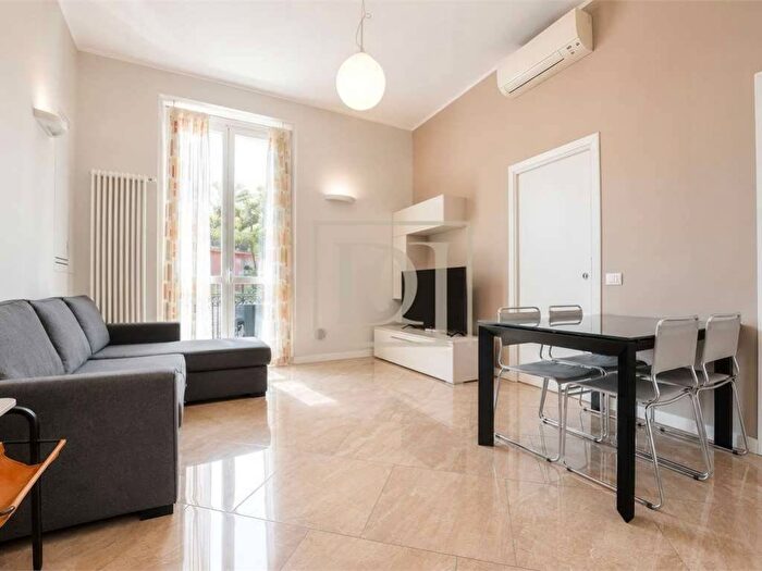 Appartamento trilocale in affitto in Via Carlo Pisacane, Porta Venezia, Milano