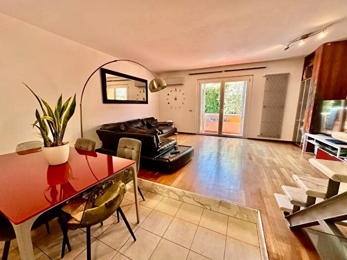 Casa con 7 locali in vendita in Carrara