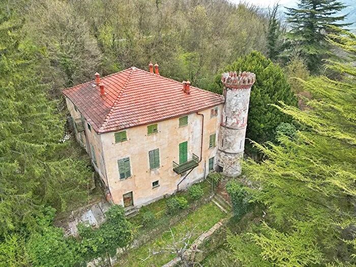 Casa con 14 locali in vendita in Monesiglio