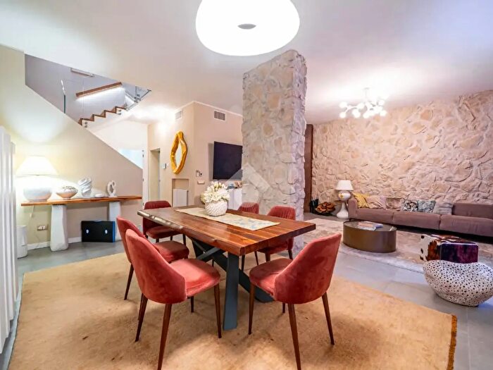 Casa con 11 locali in vendita in Via Dimitrov, Reggio Emilia