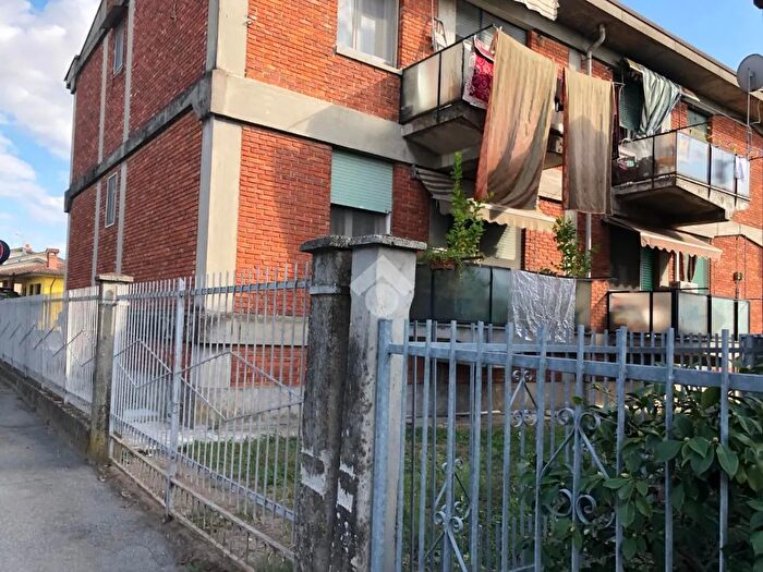 Appartamento trilocale in vendita in Via Roma, Corteolona e Genzone