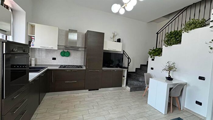 Case in Vendita e in Affitto - 3