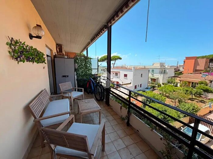Appartamento trilocale in vendita in Via Mantegna, Santa Marinella