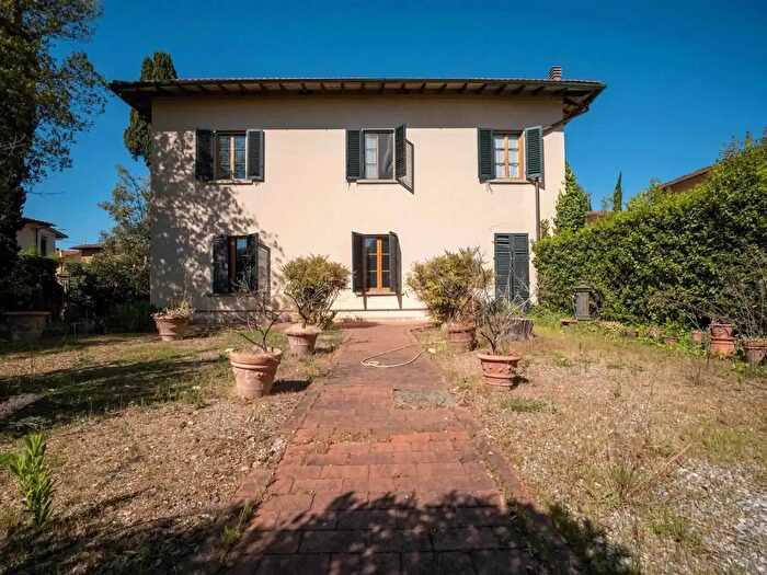 Casa con 8 locali in vendita in Via S Paolo, Campi Bisenzio