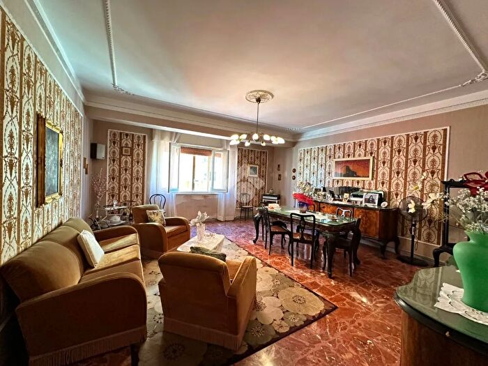 Appartamento quadrilocale in vendita in Via Cappuccini, Crotone