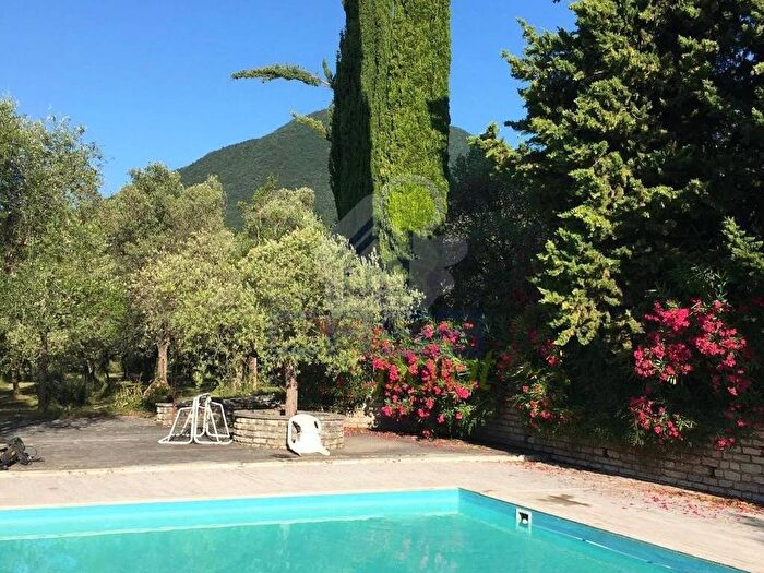 Casa con 6 locali in affitto in ToscolanoMaderno