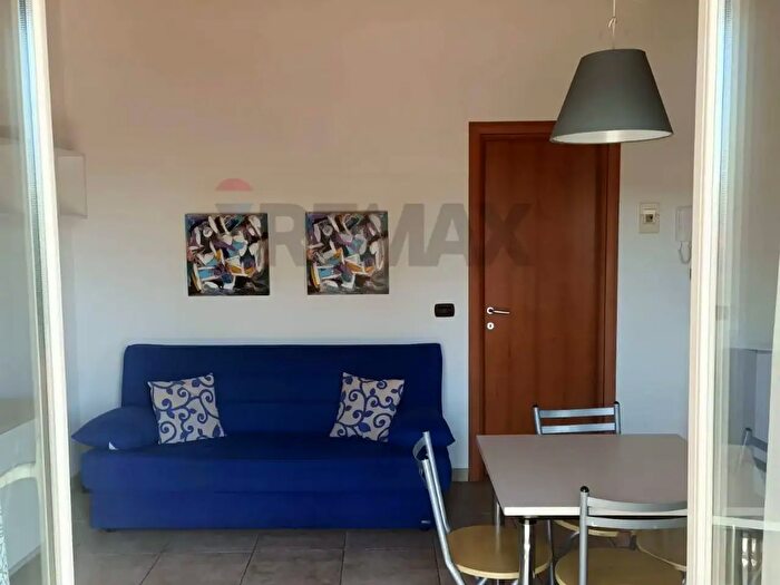 Appartamento con 6 locali in vendita in Via Michele Cantone, Catania