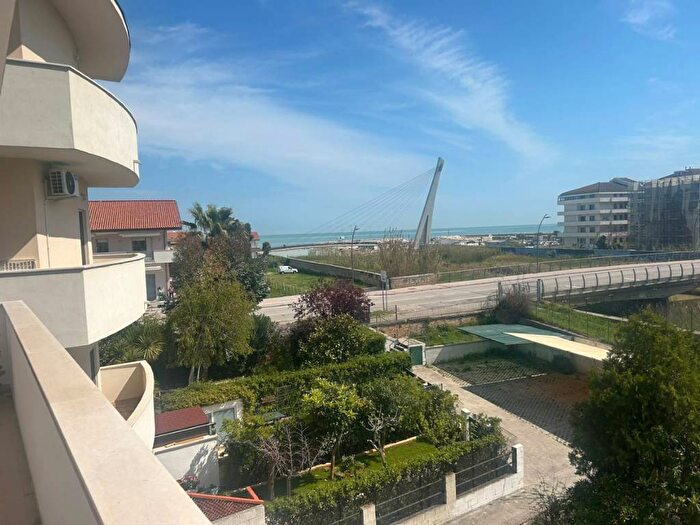 Appartamento quadrilocale in affitto in Via della Rinascita, Centro, Francavilla al Mare