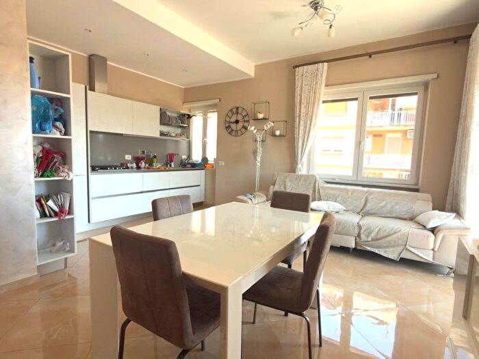 Appartamento trilocale in affitto in Via Pietro Ottoboni, Casal Bruciato, Roma