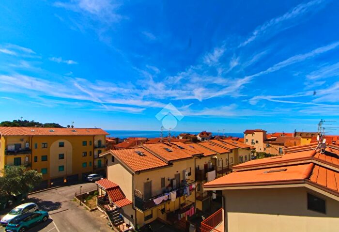 Appartamento quadrilocale in vendita in Via Chiusa, Ascea