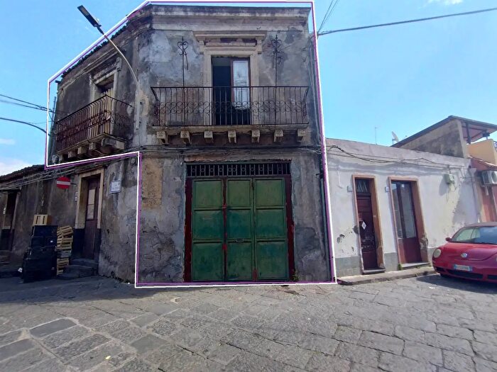 Casa trilocale in vendita in Via Macello, Aci Catena