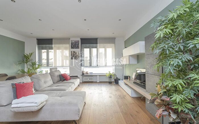 Appartamento con 6 locali in vendita in Via degli Stampatori, Torino