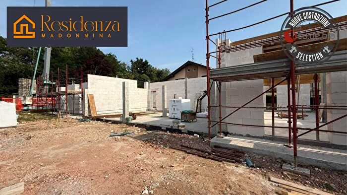 Casa quadrilocale in vendita in Ceriano Laghetto, Ceriano Laghetto