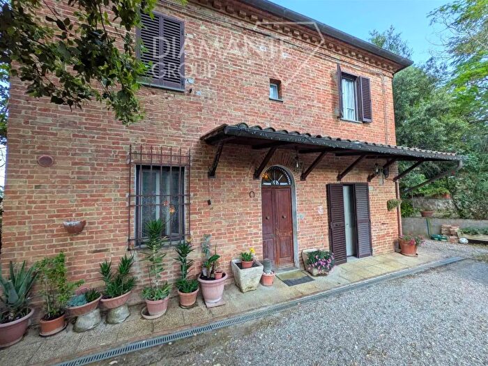 Casa con 5 locali in vendita in Castiglione Del Lago