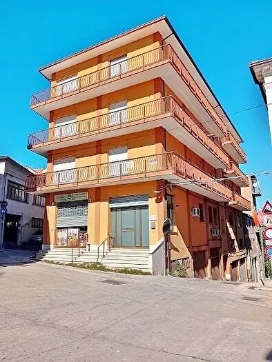 Appartamento con 8 locali in vendita in Via Don Rocco Pace, Orsogna